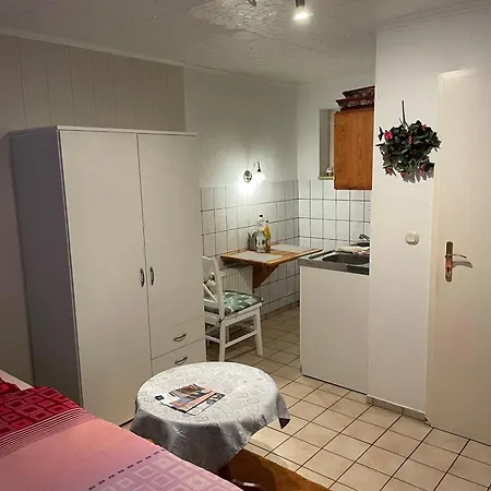 Apartament Haus-halliger-appartment-helle-souterrain